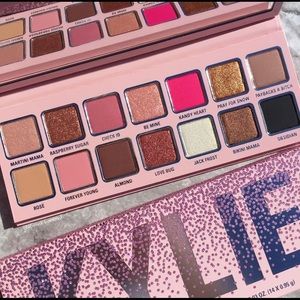 🩷Kylie Cosmetics 2019 Holiday Pallet 💫